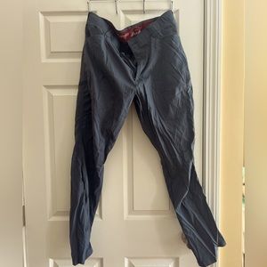 Wrangler Outdoor Pants in Gray. Size 35/32. very breathable and stretchy.